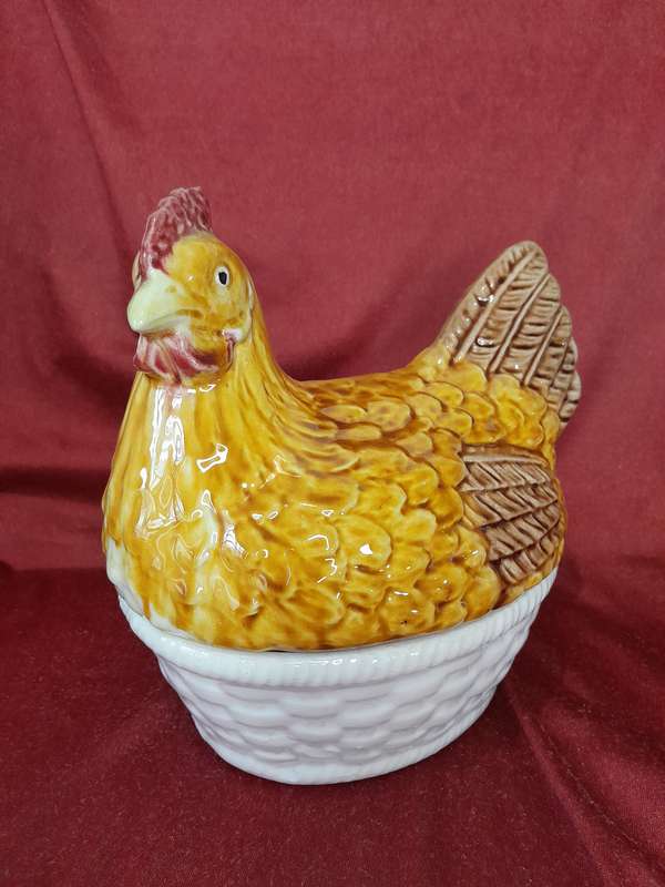 Vintage 1980s Belo Portugal Ceramic Hen