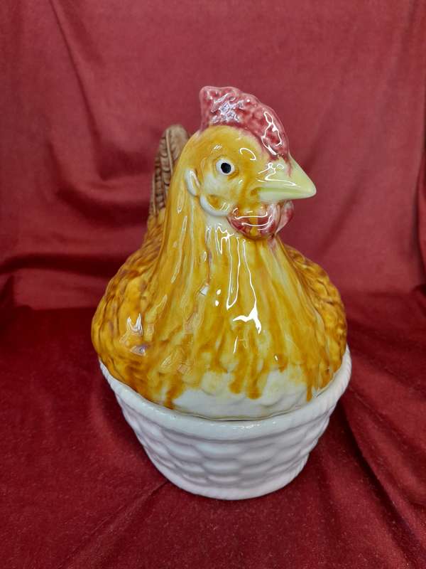 Vintage 1980s Belo Portugal Ceramic Hen