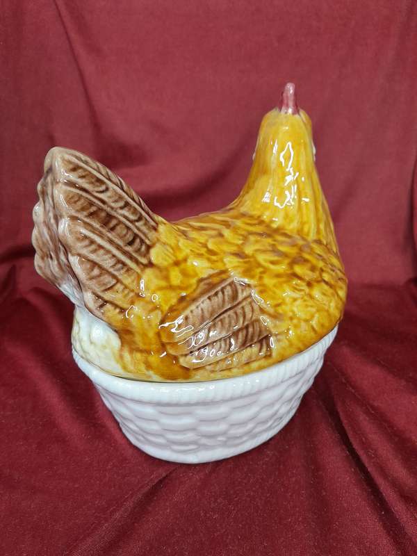 Vintage 1980s Belo Portugal Ceramic Hen