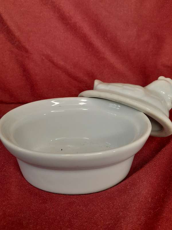 Ceramic hen trinket bowl