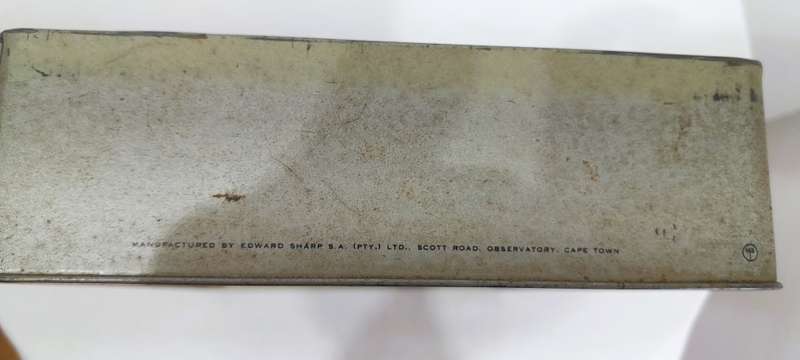 Vintage biscuit tin with Table Mountain