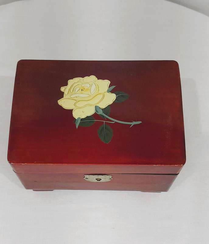 Gorgeous vintage lacquer jewellery box
