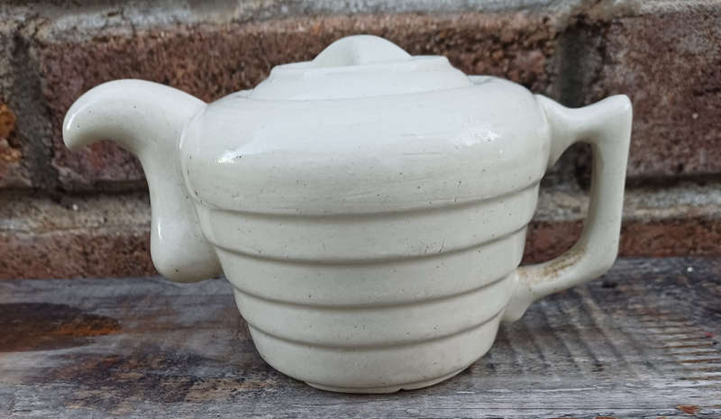 Tea pot