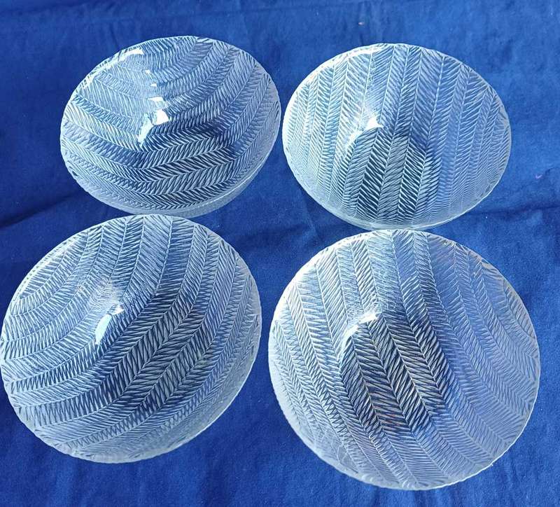 4 x Vintage Arcoroc dessert bowls
