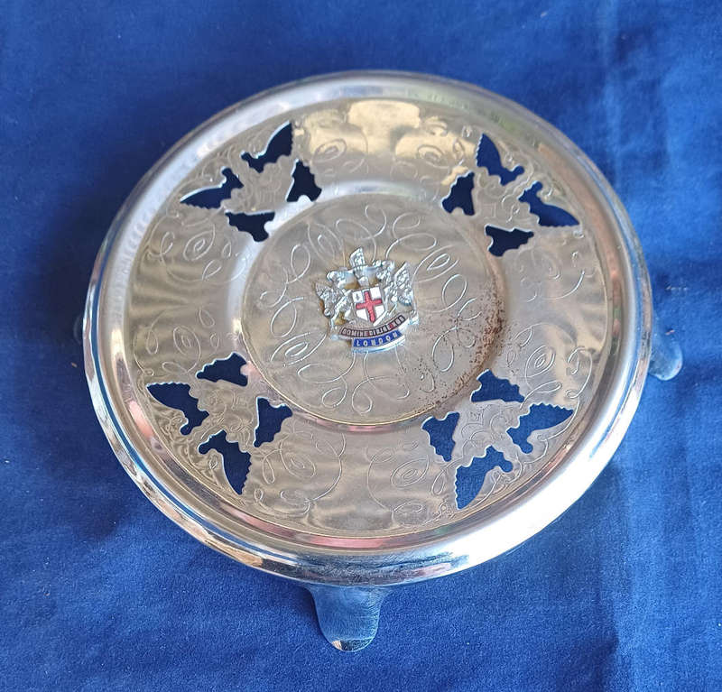Vintage Domine dirige nos trivet