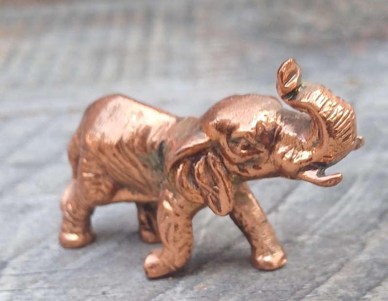 2 x Small elephants