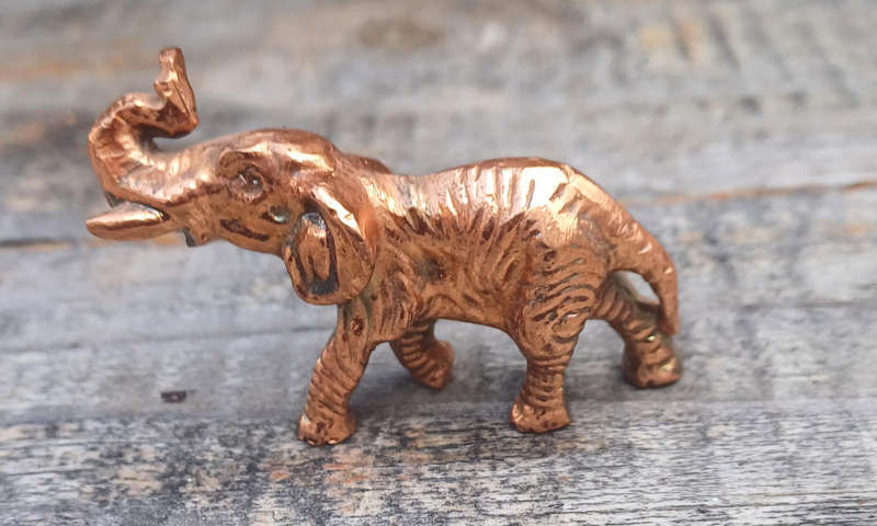2 x Small elephants