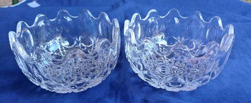 Vintage glass trinket bowl