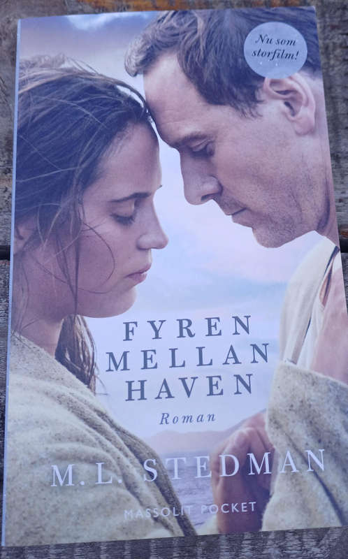 Fyren Mellan Haven by ML Stedman