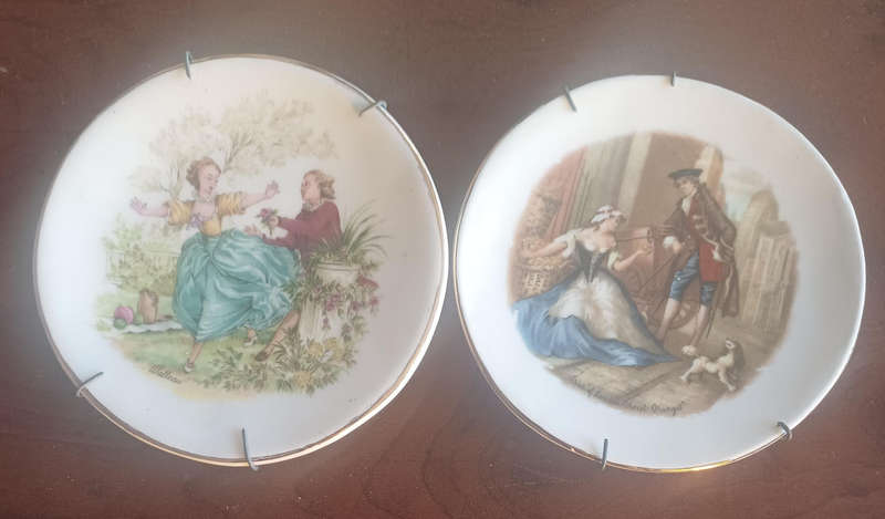 2 x Small vintage wall plates