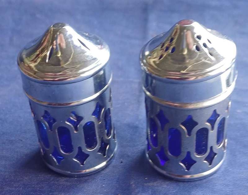 Vintage studio nova salt & pepper shaker set