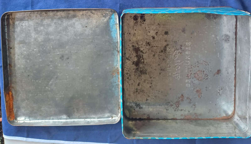 Vintage Pyotts biscuits tin