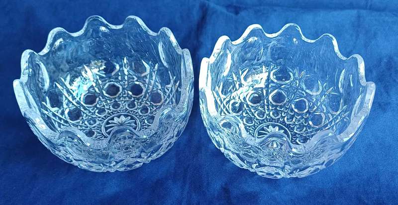 Vintage glass trinket bowl
