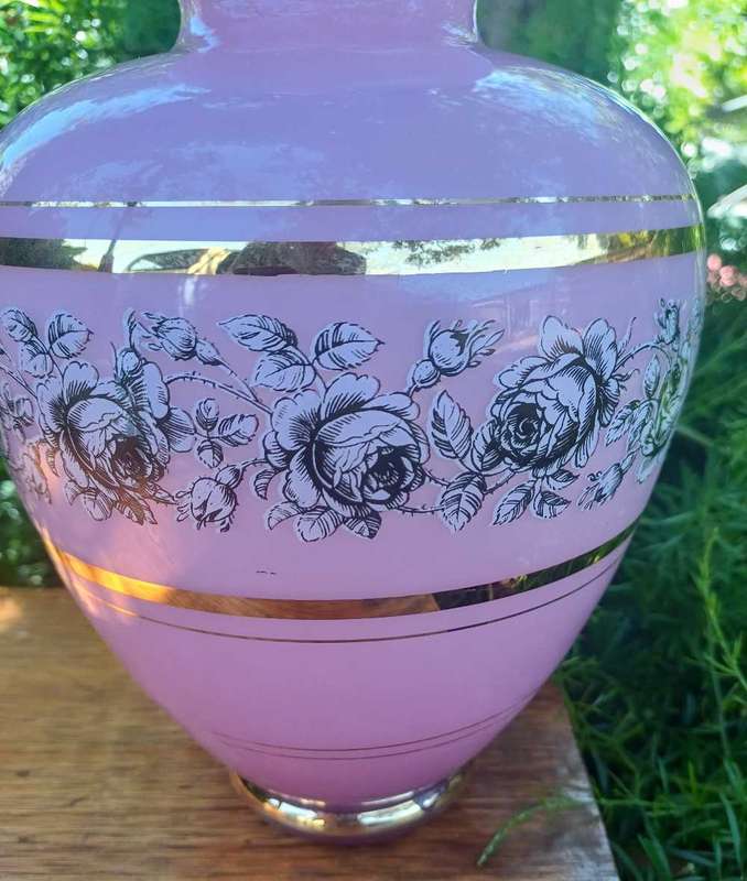 Beautiful pink glass vase with gold trim.
