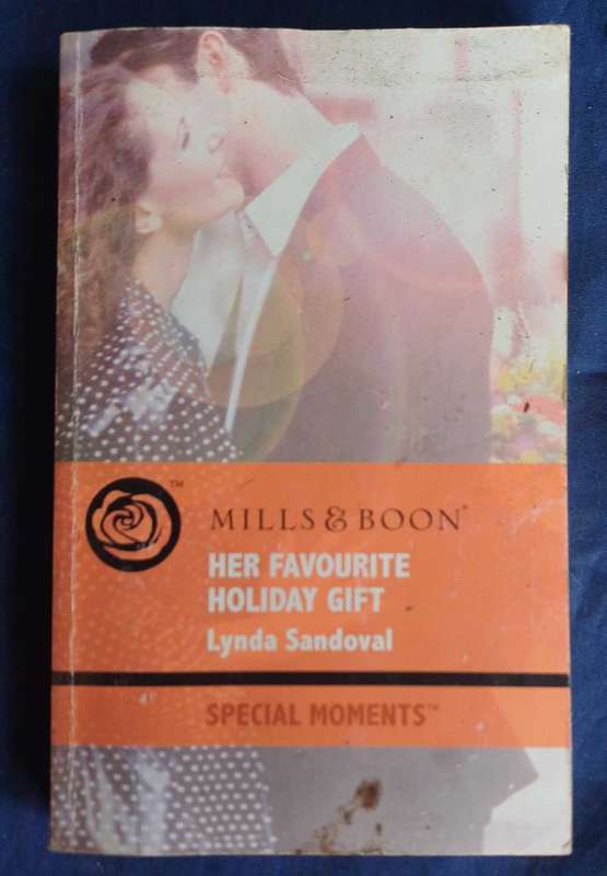 Her favourite holiday gift by Lynda Sandoval (Mills & Boon)