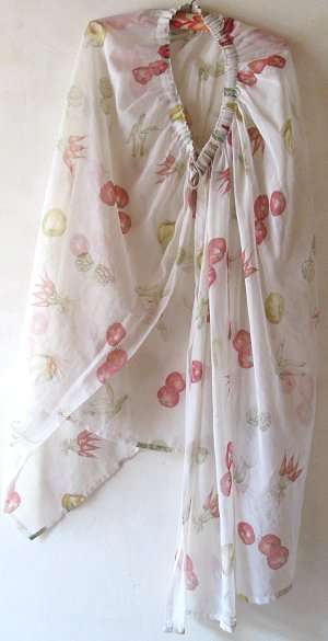 Curtains - floral - white - red - sheer - short drop