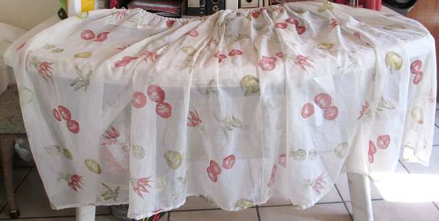 Curtains - floral - white - red - sheer - short drop