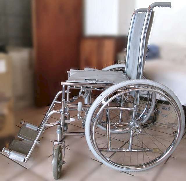 Wheelchairs - manual push - Clinical emergencies