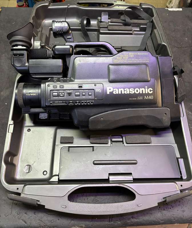 PANASONIC VHS MOVIE CAMERA NV-M40