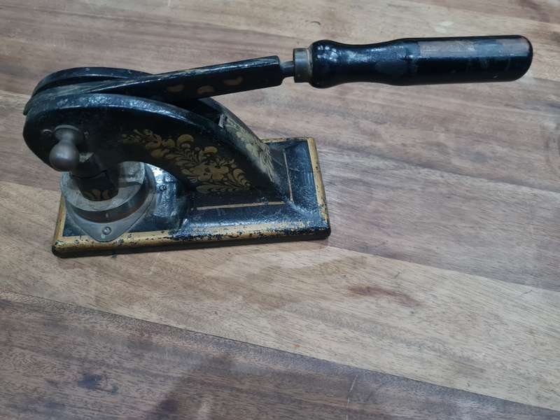 Vintage letter head stamp (large)