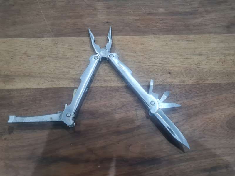 Multi-tool , see pictures.