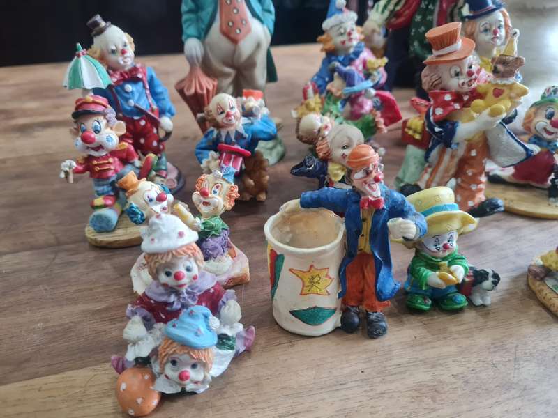 Collection of 18 porcelain clowns