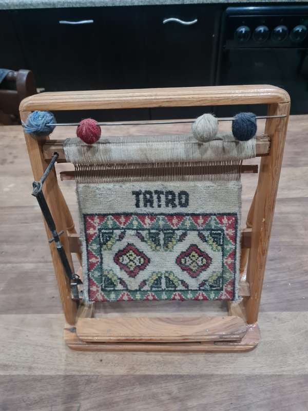 Vintage / antique model of weaving loom