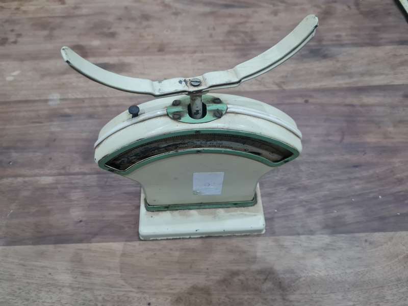 Vintage collectors scale