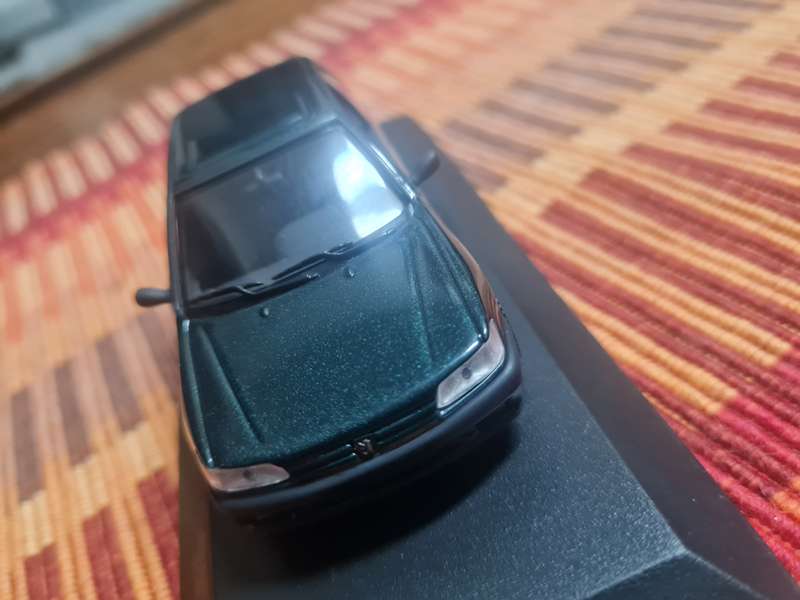 1/43 scale model : Minichamps Peugeot 306