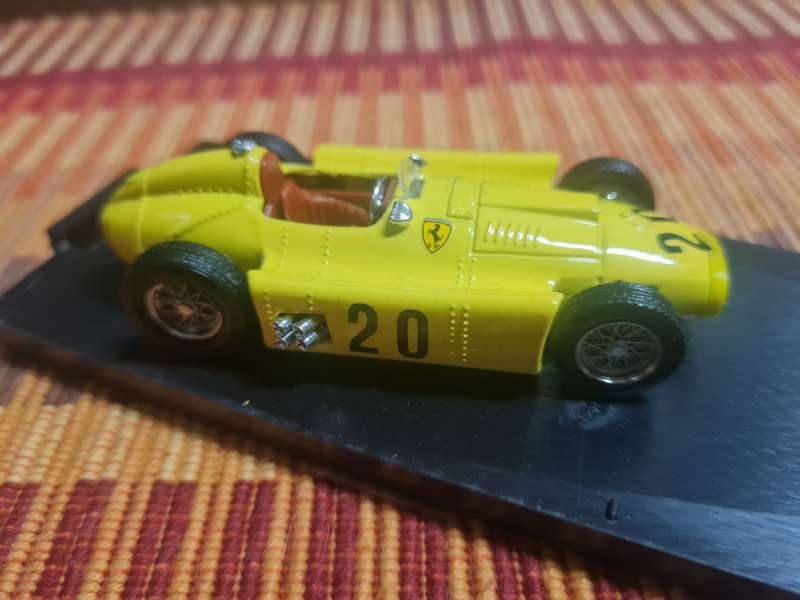 1/43 scale model : Brumm Ferrari #20