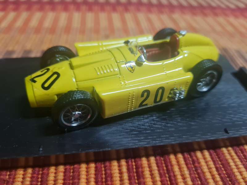 1/43 scale model : Brumm Ferrari #20
