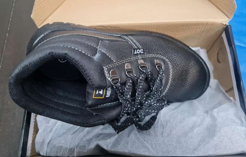 DOT Mercury Safety Boots size 4