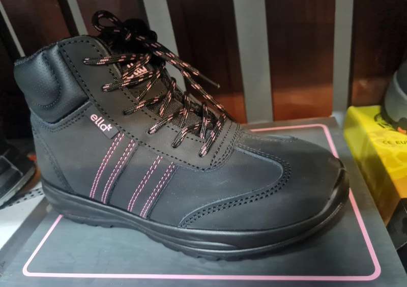 ELLA SAFETY BOOTS SIZE 4