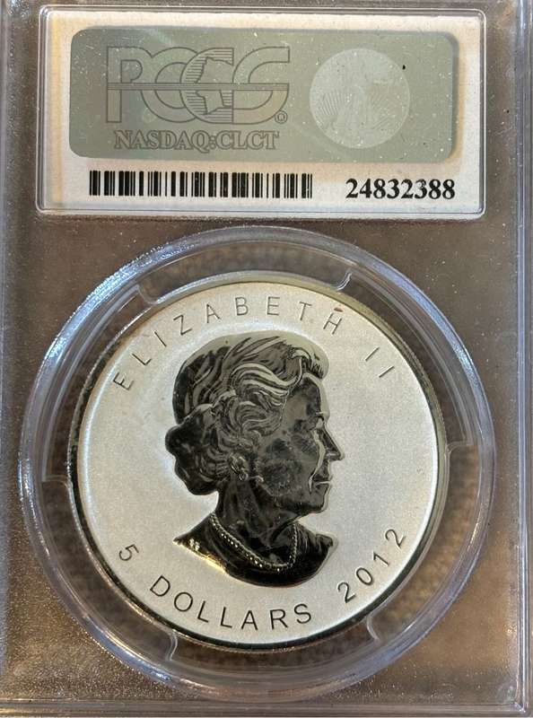2012 SILVER MAPLE LEAF CANADIAN FINE SILVER ONE OUNCE FIVE DOLLAR COIN