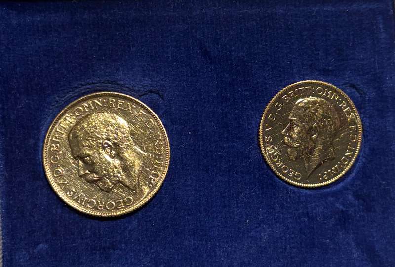 THE GOLD POUND GEORGE V 1923 COIN SET