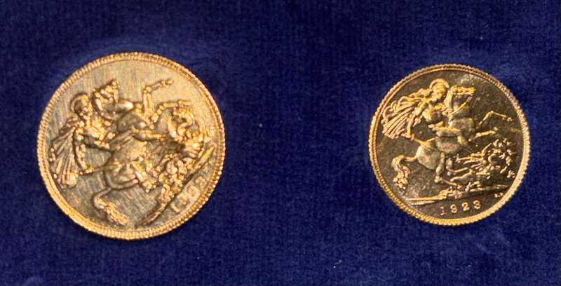 THE GOLD POUND GEORGE V 1923 COIN SET