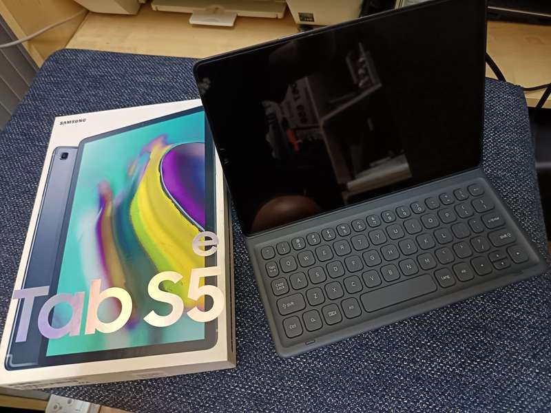 Samsung Tab S5e 10.5" Tablet (with Samsung Bookcover Keyboard)