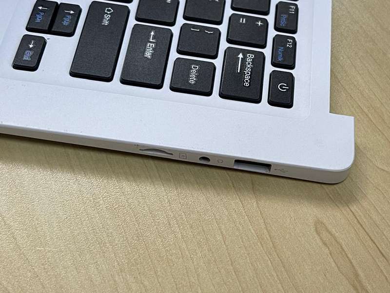 MECER Z140C PALMREST WITH KEYBOARD AND TOUCHPAD (WHITE)