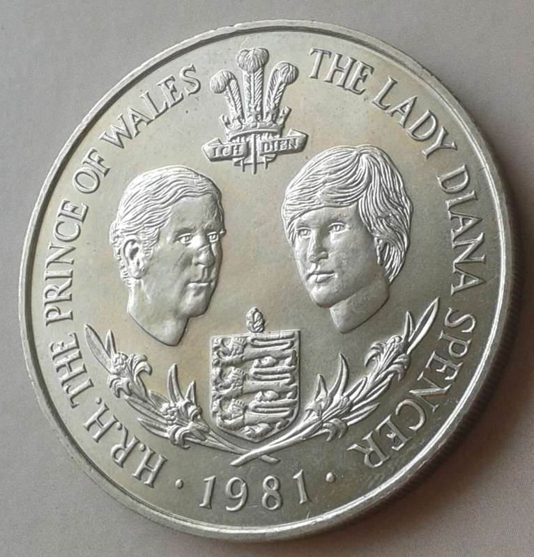 1981 Bailiwick of Guernsey uncirculated 25 Pence/crown (Charles/Diana royal wedding)