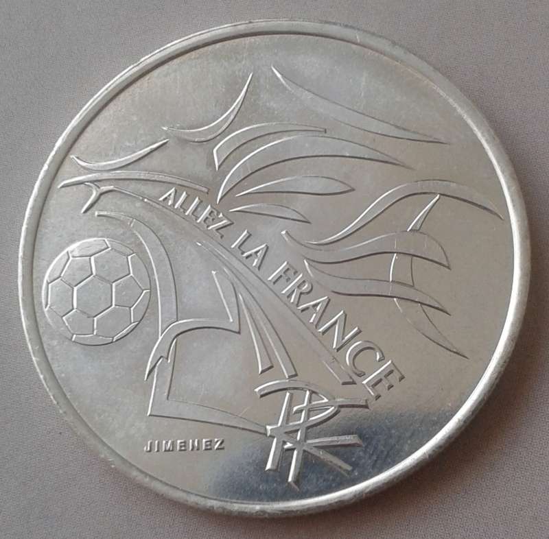 Scarce 2002 France brilliant uncirculated silver 1/4 Euro in box (World Cup Soccer)