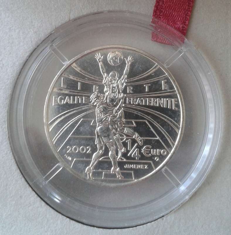 Scarce 2002 France brilliant uncirculated silver 1/4 Euro in box (World Cup Soccer)