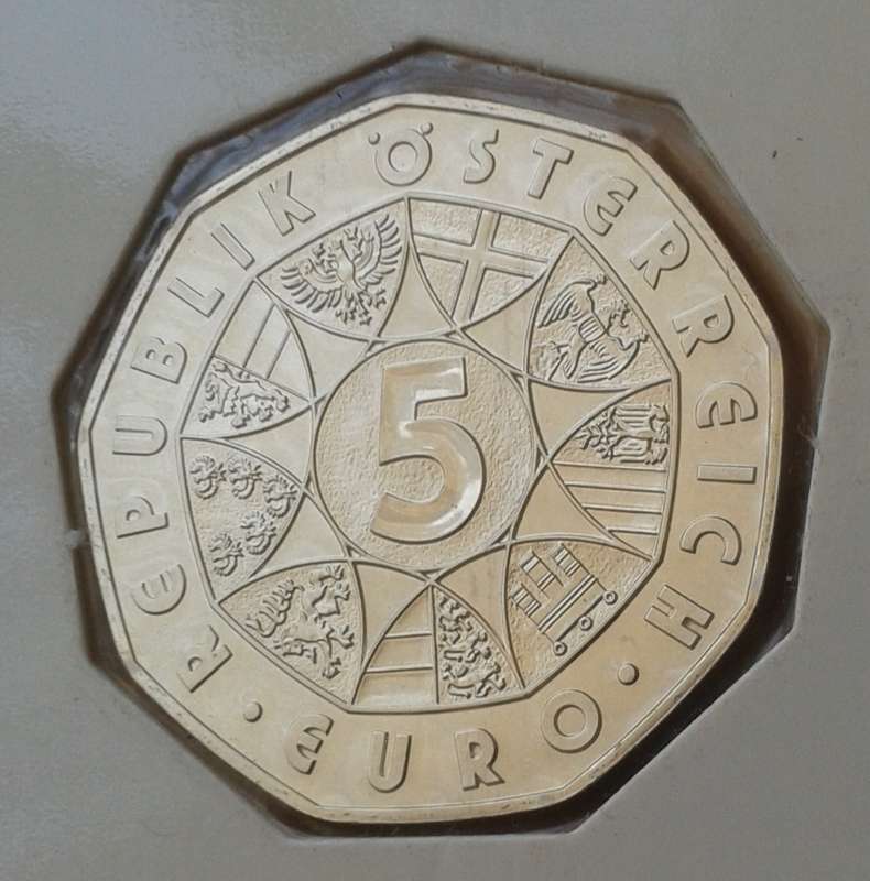 2004 Austria brilliant uncirculated silver 5 Euro in blister pack (Football)