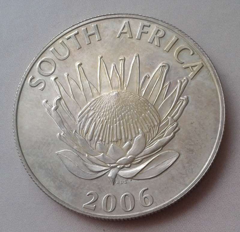 Scarcer 2006 Desmond Tutu unc silver R1 in bag with c.o.a (mintage: 390)