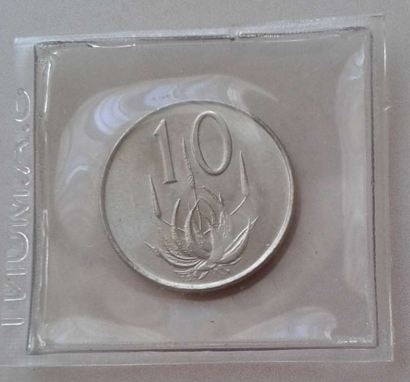 Uncirculated 1967 English nickel 10c (low mintage)