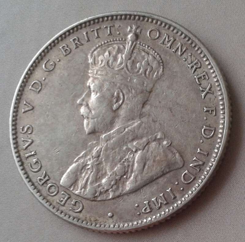 Nice 1935 Australia sterling silver shilling in XF