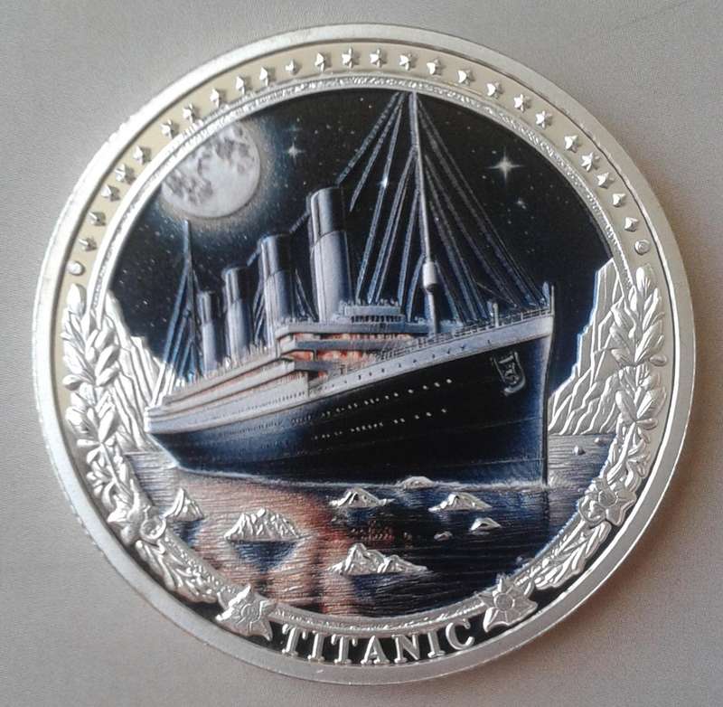 Titanic commemorative novelty coin - Silver colour (40mm)