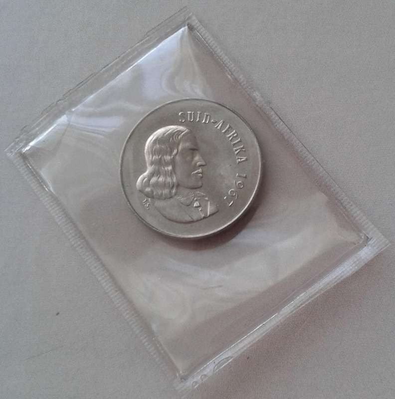 Uncirculated 1967 Afrikaans nickel 5c coin.