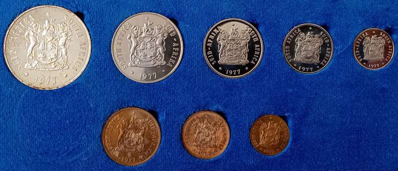 Nice 1977 S.A short proof set with silver R1