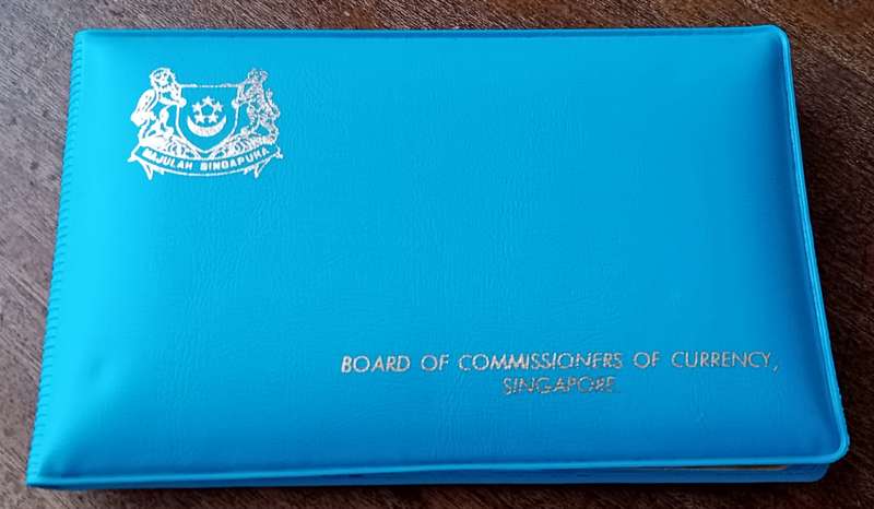 1977 Singapore uncirculated coin set in folder (Year of the snake)