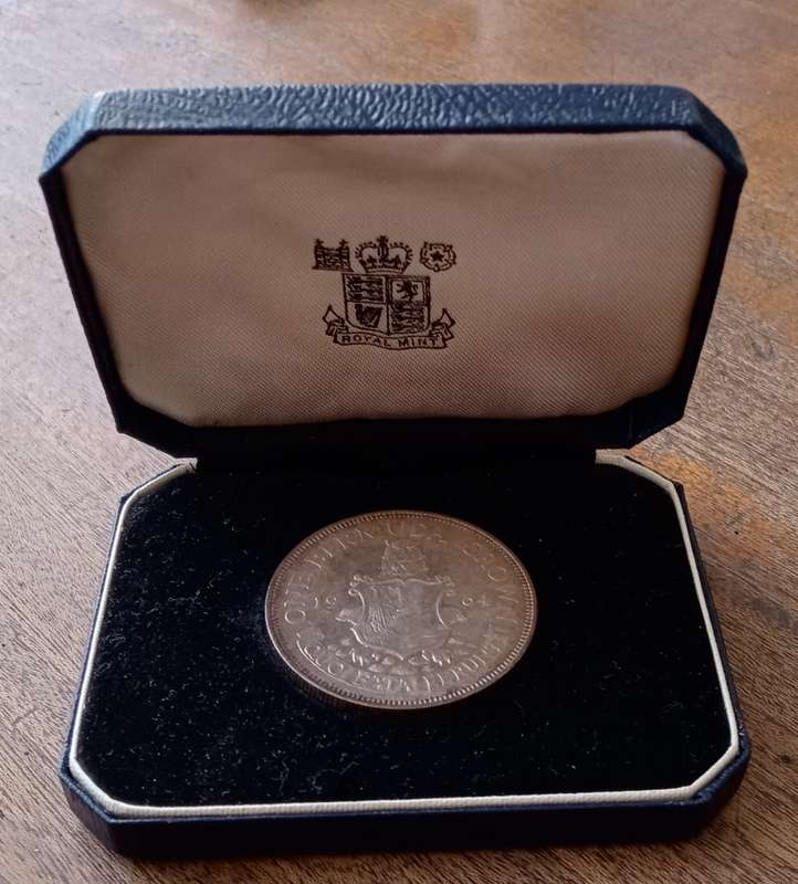 Uncirculated 1964 Bermuda silver crown in case